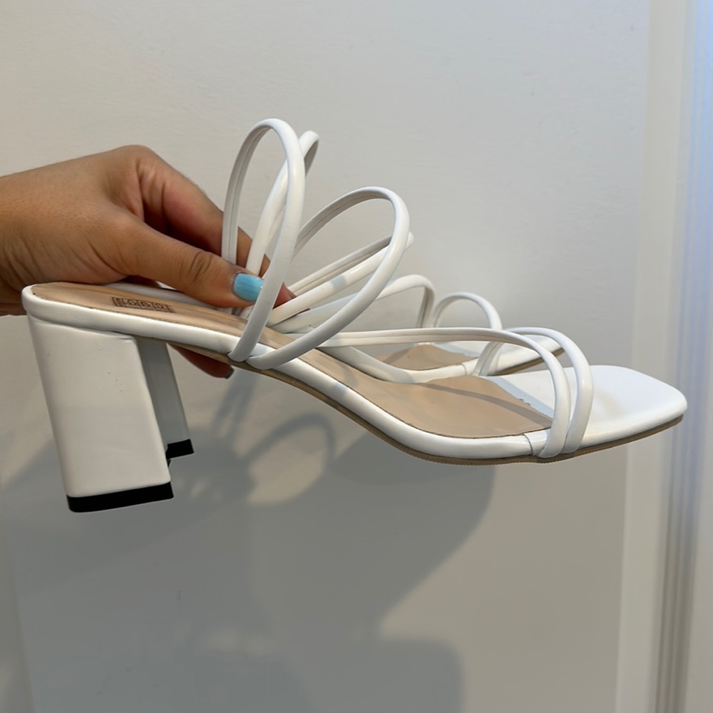 Woman thin strap chunky heeled mule sandals